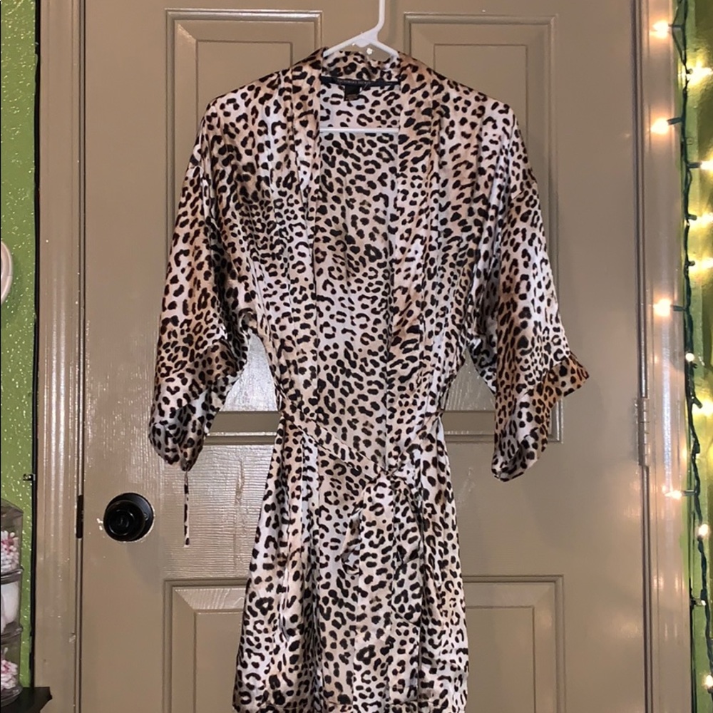 Leopard Print Silk Robe‼️